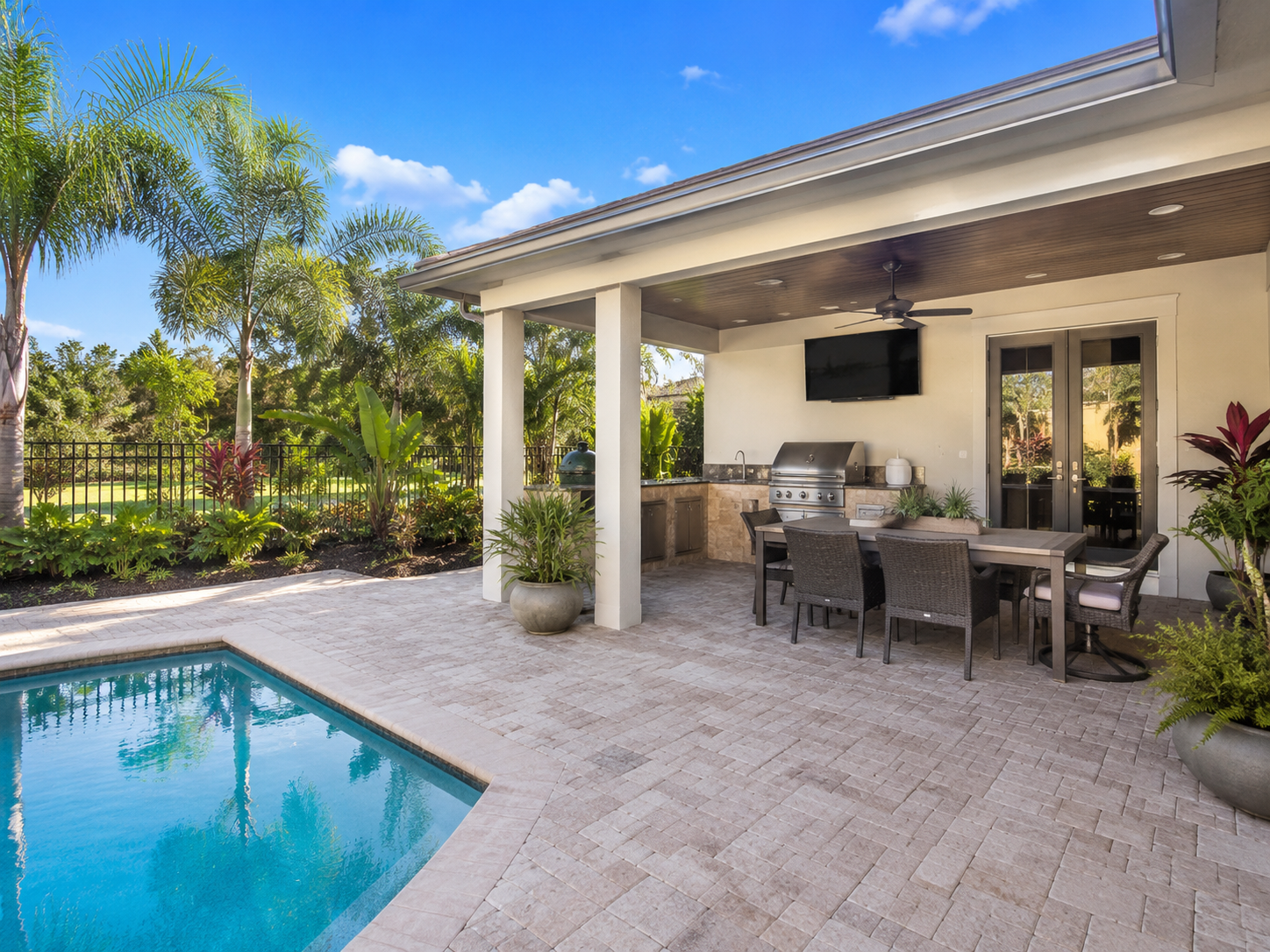 Building a custom outdoor kitchen in Jacksonville FL