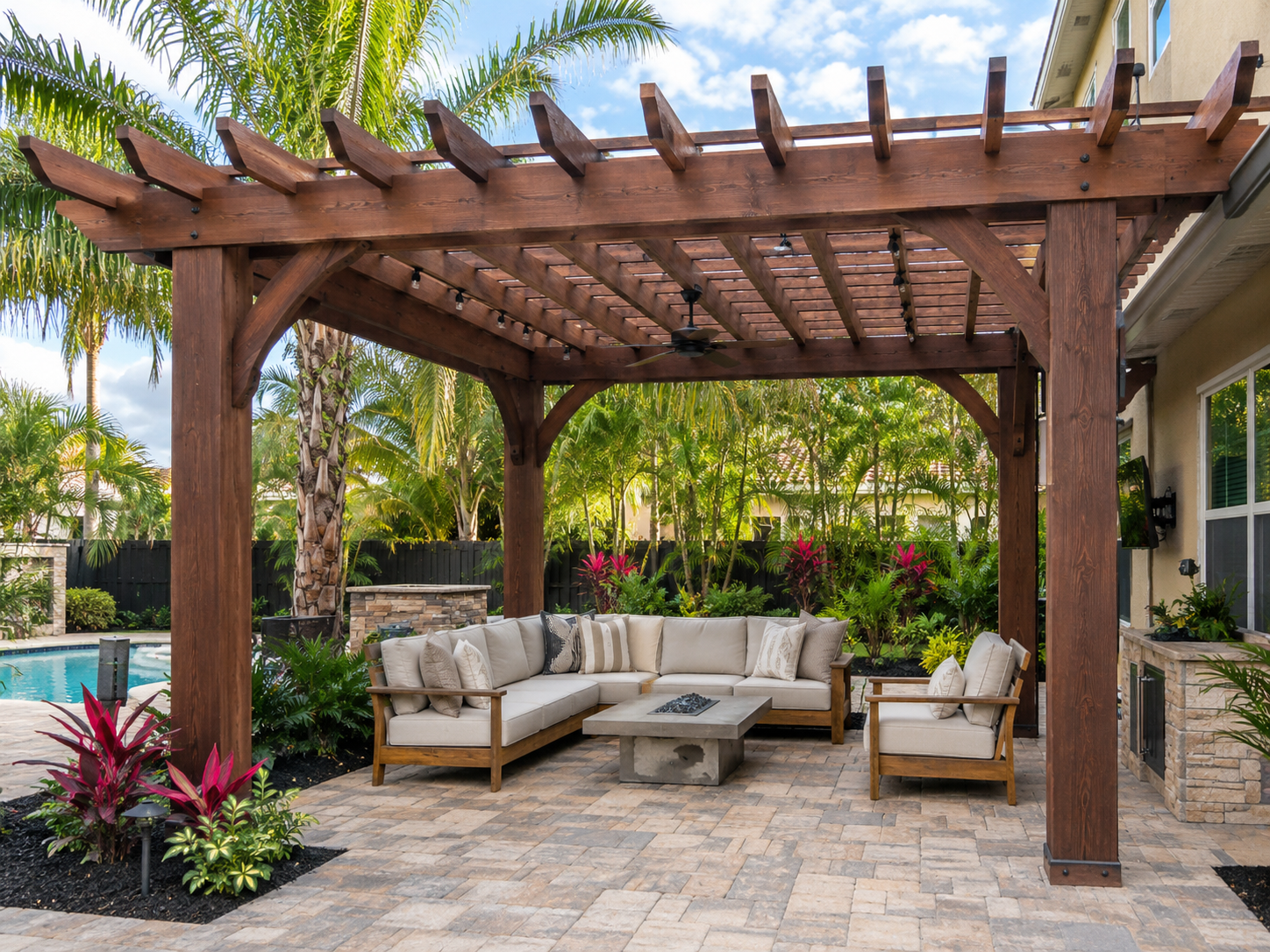 Finished outdoor living space in Jacksonville FL